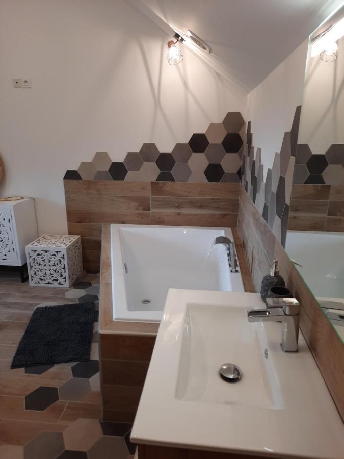 Holiday home Madelaine Ranch, 10 Personnes Le Gast